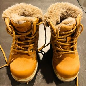 Toddler Lugz Boots. Size:6